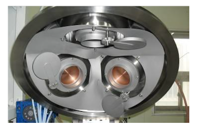 Рабочая камера, магнетроны с заслонками